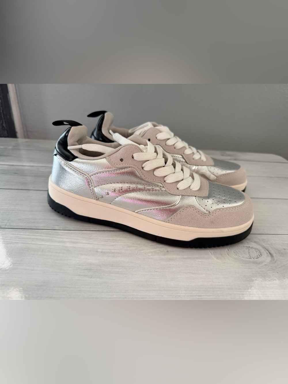 Bakers BKS Metallic Silver Court Sneakers Womens Low Top Suede Trim Size 6